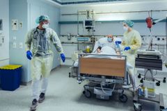 Omicron's Death Toll Has Exceeded Delta's Peak in the U.S. - RELEVANT