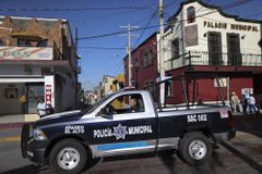 In western Mexico, cartel violence leaves 35,000 displaced