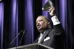 Historic: Fred Luter elected SBC president | Baptist Press