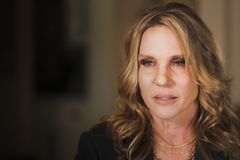 Woman Dies, Meets Jesus Face to Face in Heaven, Gets Brought Back to Life: 'She Wrote I-T-S-R-E-A-L'