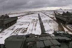 Biden deploys 2,000 troops to Europe