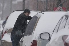Winter storm pummels states