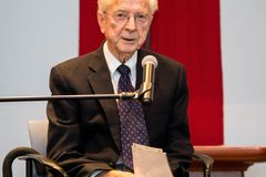 Bishop Remi De Roo, social justice champion who attended Vatican II, dies