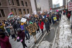 Minneapolis Mayor Suspends 'No Knock' Warrants Following Fatal Police Shooting