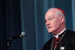 Vatican symposium to explore relationship between priests and laity
