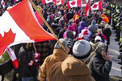 Canadian police begin clearing bridge blockade