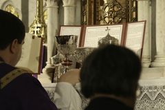Vatican updates norms for Anglican ordinariates