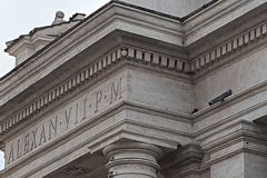 Vatican firefighters try to rescue cat stuck on colonnade surrounding St. Peter’s Square