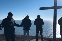 MUST SEE Report from the Frontlines: Ukrainian Pastors Pray at Cross, Not Far from Russian Forces