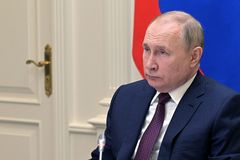 France pushes for Biden-Putin meeting on Ukraine