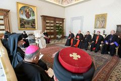 Dialogue is best antidote to extremism, pope tells Iraqi Christian leaders