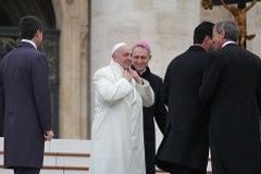 Pope, Hollande discuss positive role of religion in society