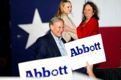 Abbott, O'Rourke Win Primaries for Texas Governor, Setting Up Battle for Midterms