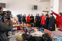 Horror of war ‘lodges in your gut’ when recounted by refugees, cardinal says