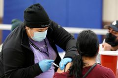 Pfizer CEO promotes fourth vaccine dose