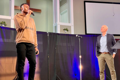 Beloved UK big man makes surprise appearance at Kentucky church | Baptist Press