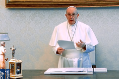 Mayor of Kyiv makes plea for visit by Pope Francis, calling it 'key for saving lives'