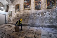 Christians find unity in restoring holiest Jerusalem church
