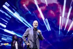 Hillsong Phoenix pastor separates from Hillsong Church, calls for investigation of board