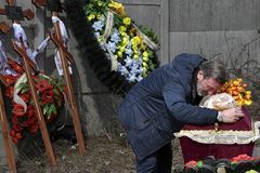 Russia shelling continues despite peace talks