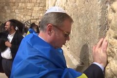 Ukraine's Ambassador Prays at Western Walla for 'God to Have Peace in Our Land'