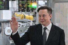 Elon Musk makes $43 billion bid for Twitter