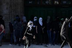 Israeli police clash with Palestinians at Temple Mount