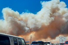 Arizona fire forces residents to flee