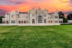 Pastor David E. Taylor’s church buys $8.3 million mansion from Tampa Bay Buccaneers co-owner