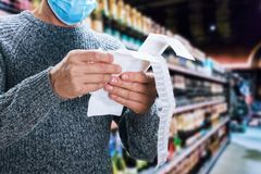 US Economy Shrinks, Threats Loom, But Growth Likely to Last