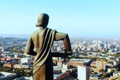 Thousands of Russians Fleeing the War with Ukraine Take Refuge in Armenia