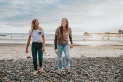 What Does a Healthy Friendship Actually Look Like? - RELEVANT