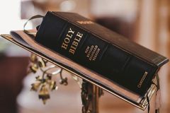 5 ways to help your teen develop good Bible study habits