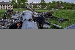 Ukraine evacuates fighters from Mariupol steel plant