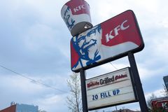 Quick-Thinking KFC Worker Helps Save Alleged Kidnapping Victim After She Secretly Slips Him Note ‘Begging For Help’