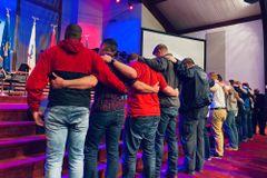 Pensacola churches grieve, respond after deadly shooting | Baptist Press