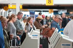 Delta cuts flights before summer surge