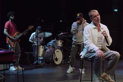 Justin Bieber, Chandler Moore Sing 'Jireh' During Worship Session