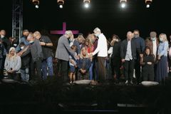SBC committee delays decision on whether to expel Saddleback Church over female 'pastors'