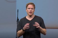 Megachurch pastor advises young adults to forgive absent, neglectful dads ahead of Father's Day