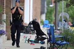 Death toll rises in Chicago-area parade shooting