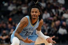 Watch the Grizzlies' Ja Morant Leave a $500 Tip for His Shocked Waitress - RELEVANT