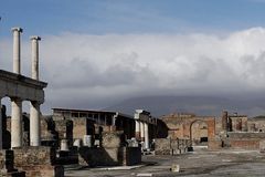 Tourist survives fall into Mount Vesuvius