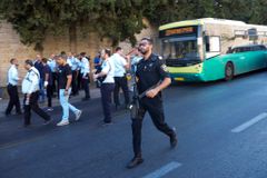 Israeli Man Moderately Wounded in Jerusalem Stabbing Attack