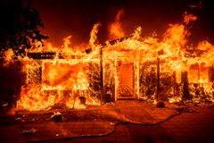 Governor Declares Emergency Over Wildfire Near Yosemite