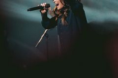 Kari Jobe says getting alone with God helps fight the ‘noise of the world,’ talks power of worship