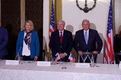 Bipartisan Delegation of US Lawmakers Urge Washington to Reject Iranian Nuclear Deal