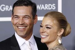 LeAnn Rimes finding way back to God after running away from faith, releases album 'Gods Work'