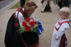 Queen Lauds Minnesota Church’s Century of Norwegian Worship