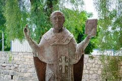 Archeologists find tomb of Saint Nicholas